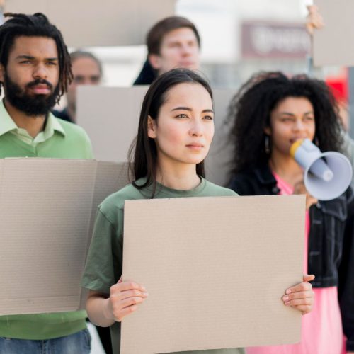 Social movements and activism undergo a digital transformation through virtual assistants who amplify campaigns and ensure online visibility.